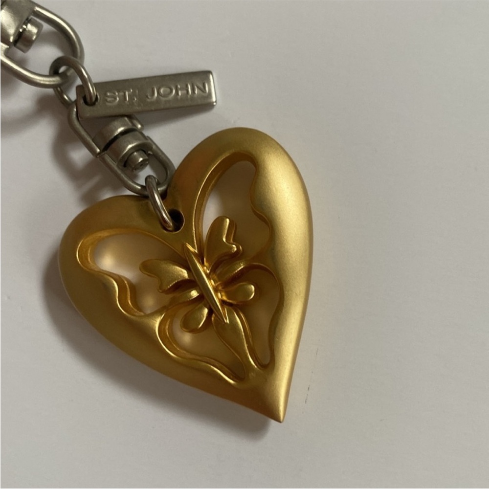 St. John Keyring Heart & Butterfly Matte Gold Tone Key Holder Bag Purse Charm - Picture 4 of 9